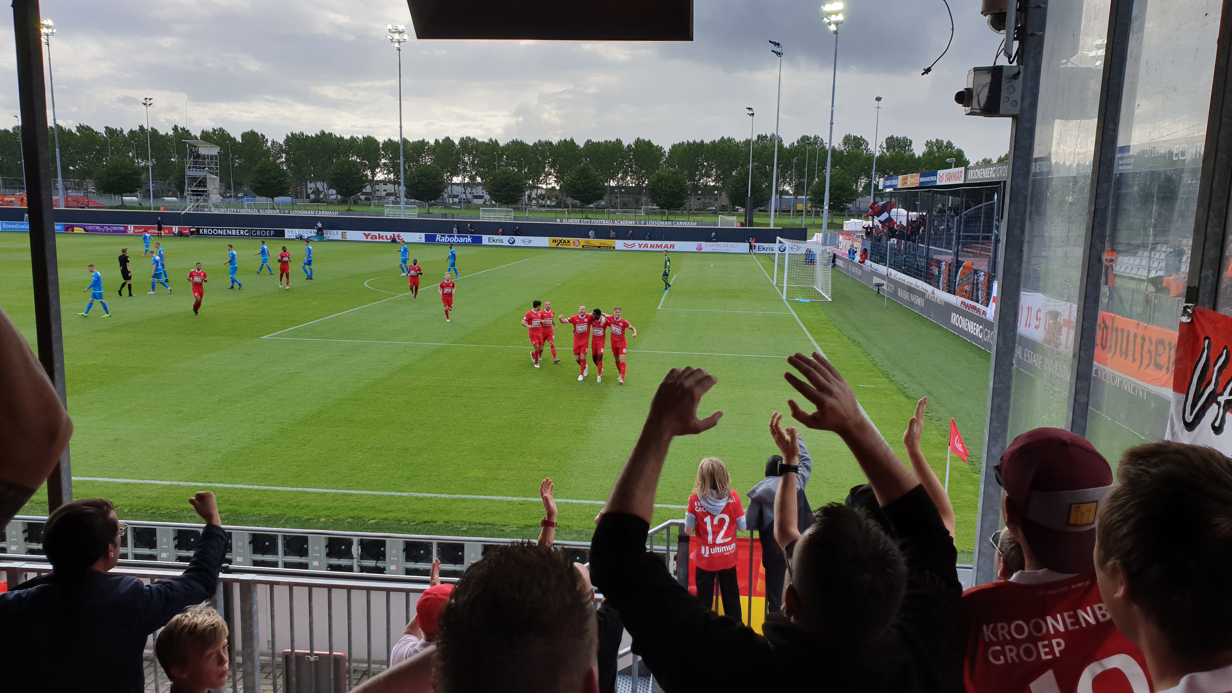 Almere City FC wint door vroeg doelpunt in Markermeer-derby