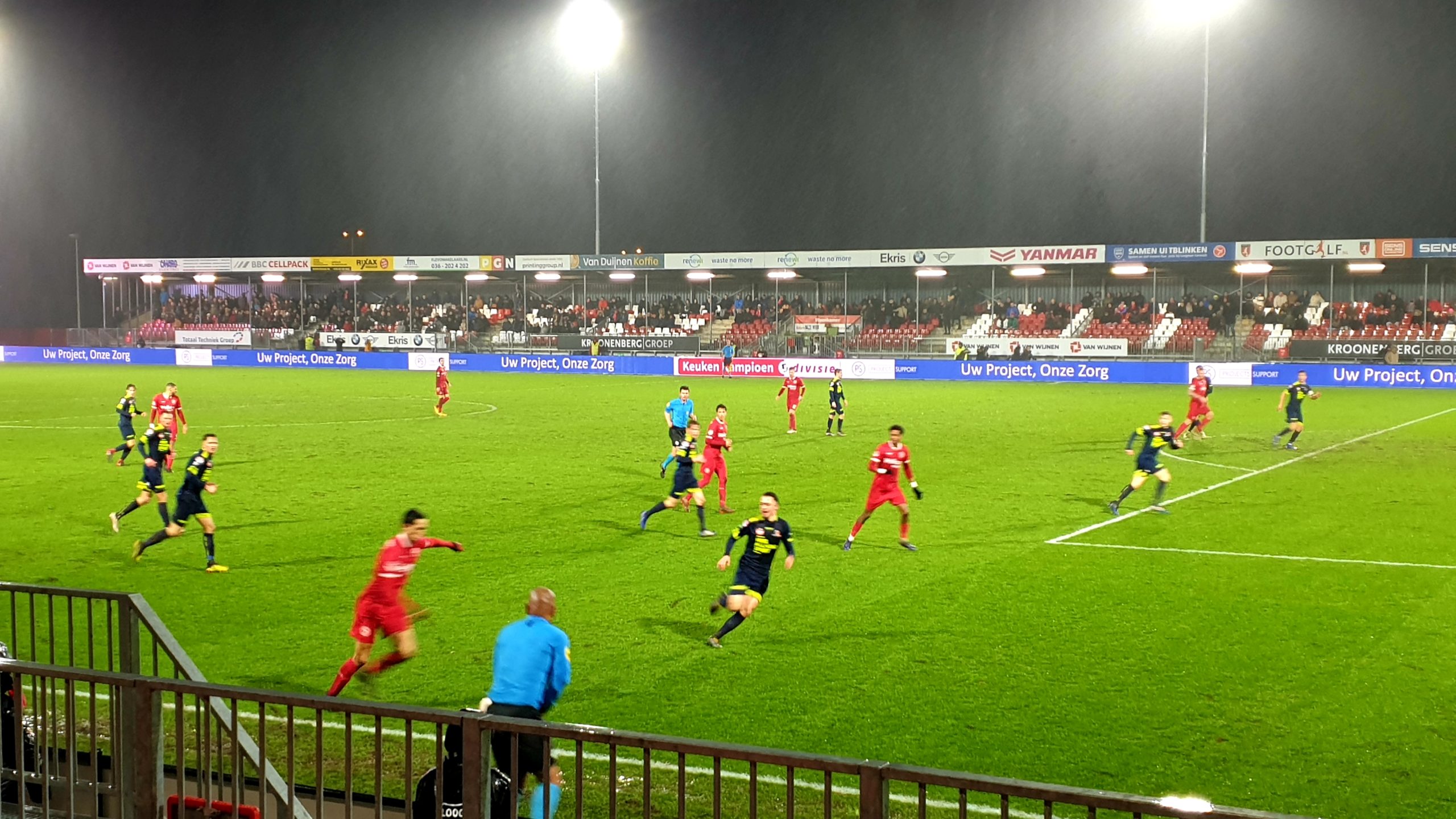 Verdiende overwinning Almere City FC op hekkensluiter Helmond Sport Almere City Fans Verdiende overwinning Almere City FC op hekkensluiter Helmond Sport Almere City Fans