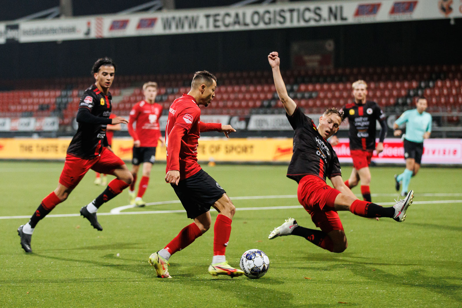 Almere City FC speelt ondanks hattrick Arweiler gelijk tegen Excelsior