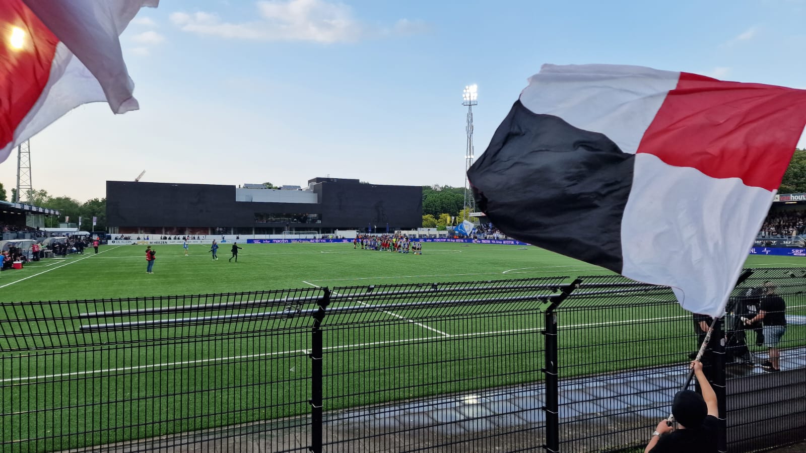 Almere City FC verliest heenduel met 1-0 van FC Eindhoven