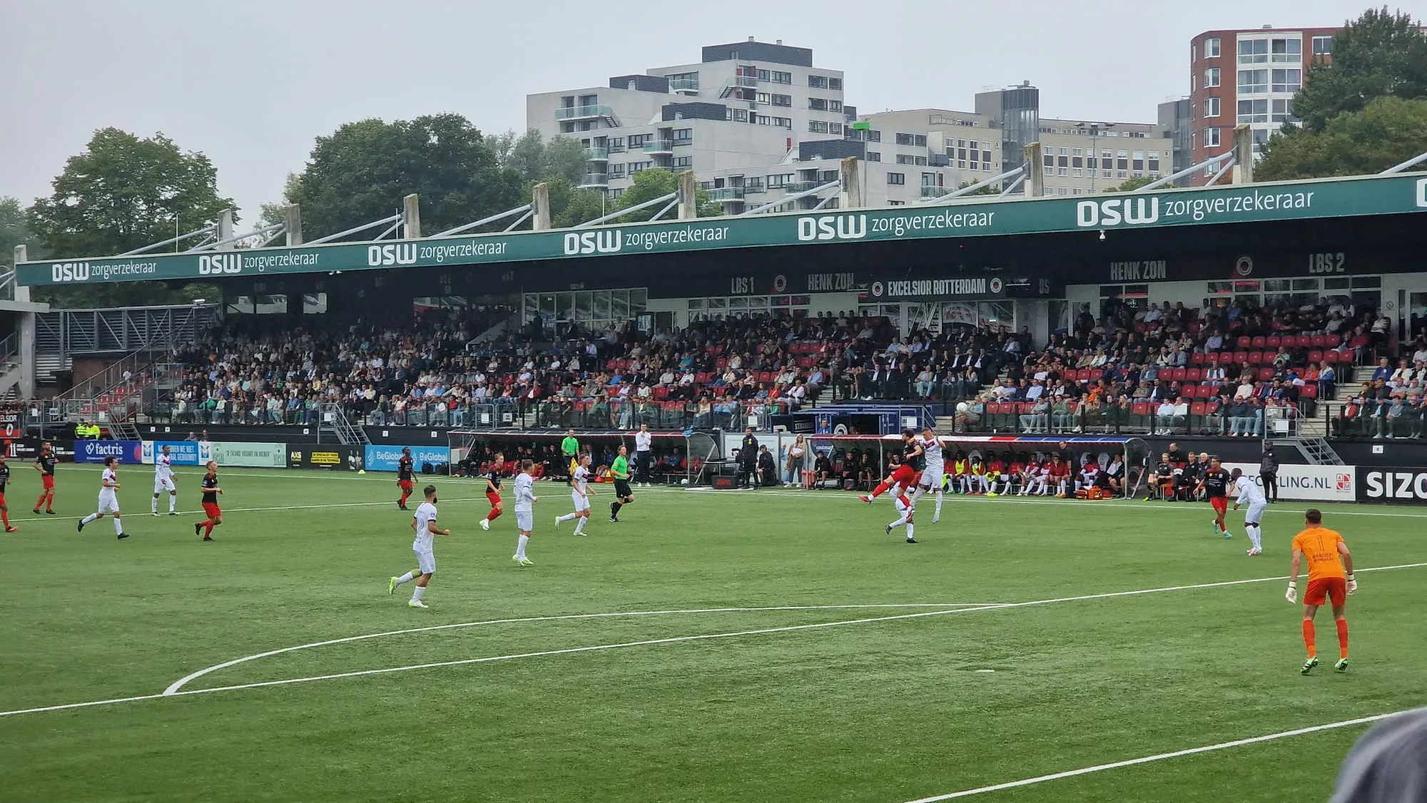 Almere City FC speelt gelijk op bezoek bij Excelsior en pakt historisch punt