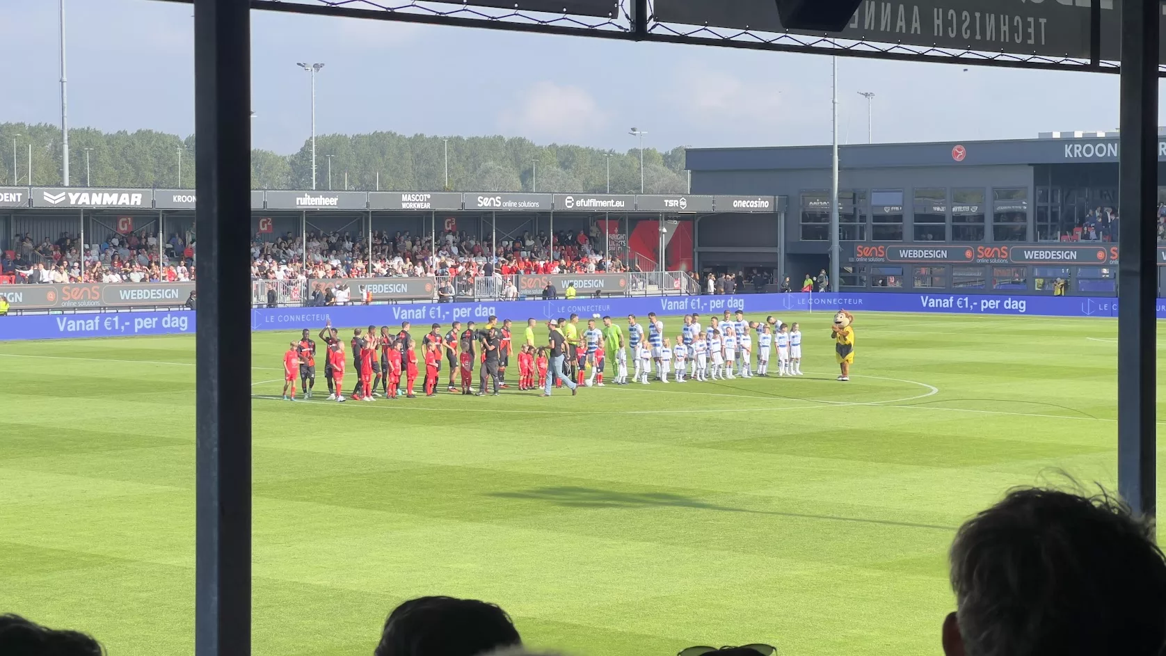 Almere City FC scoort in blessuretijd maar verliest alsnog met 1-2 van PEC Zwolle